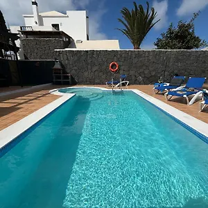 villa-adel-56.in-canary-islands.com/